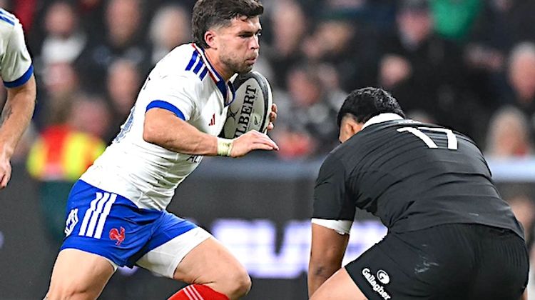 RUGBY ET FOOT – Le XV Bleu tutoie l’exploit face aux Blacks. 11 Coqs vers un quart